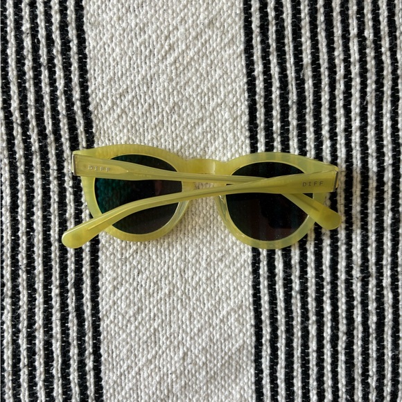 Diff Neon Polarized Sunglasses - Picture 5 of 6